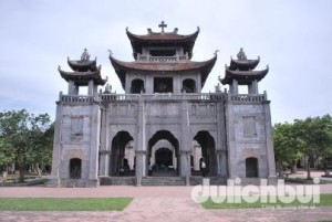Nhà thờ đá Phát Diệm (Ninh Bình)