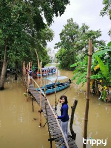 Cây cầu lên làng Chăm Đa Phước